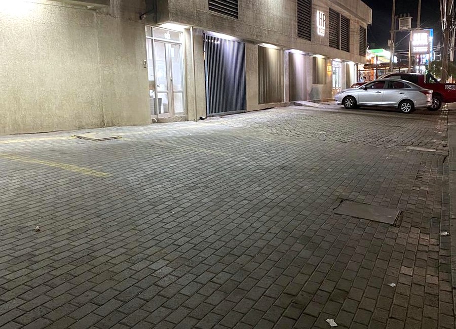 Fachada nocturna