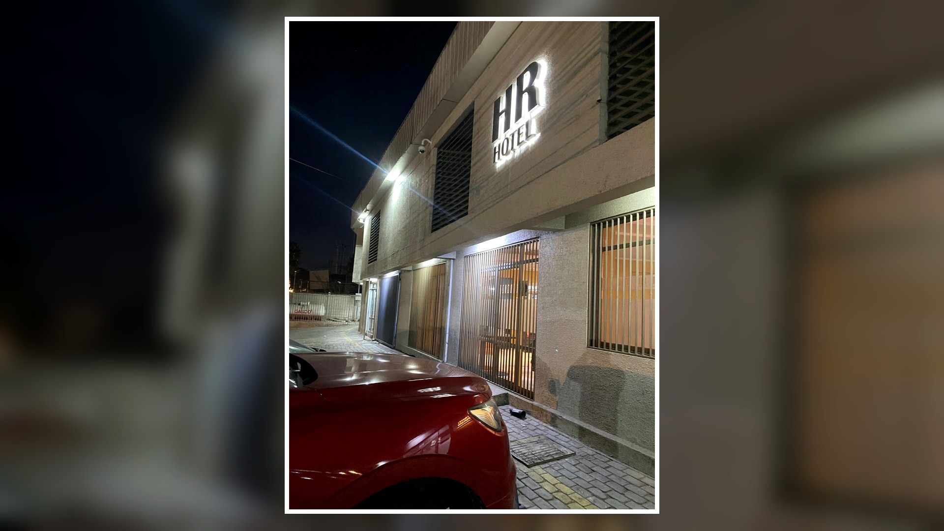 Logo HR Hotel iluminado