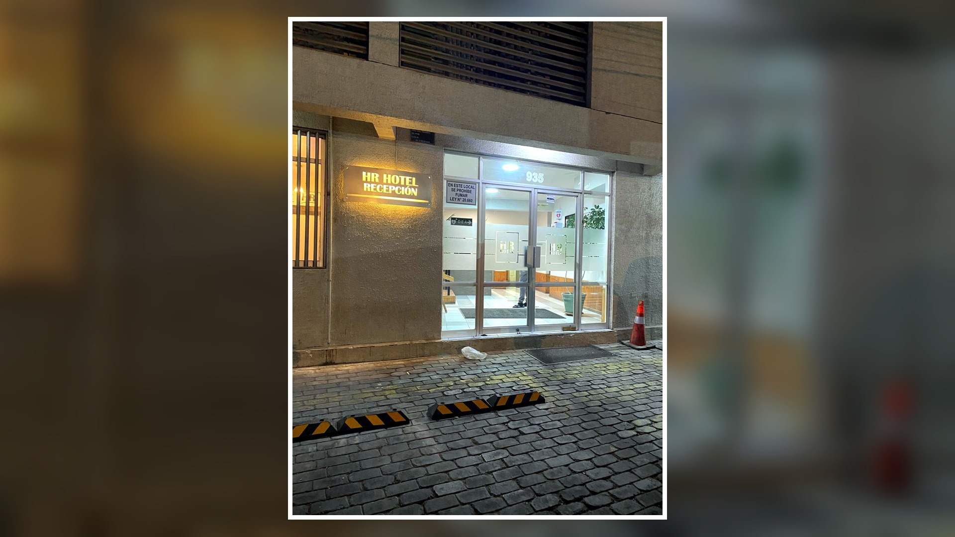 Acceso a recepción HR Hotel